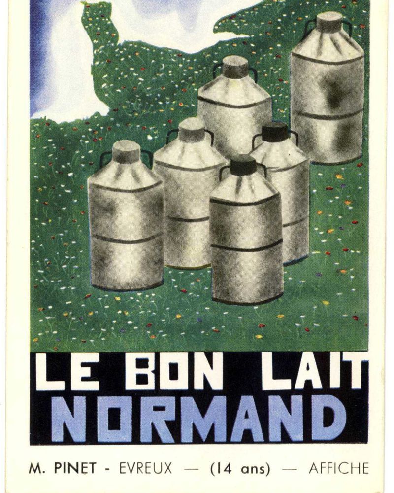 Il s'agit d'un dessin en couleurs format portrait où l'on voit la carte de la Normandie sur un fond de prairies fleurie, au-dessus, six bidons à lait gris. En lettres capitales, on lit en bas de l'image "Le bon lait de Normandie". 