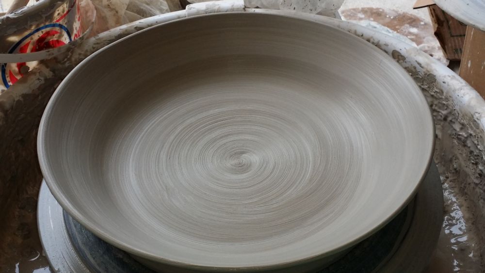 lovely porcelain ^6 platter. was a dream to glaze too.