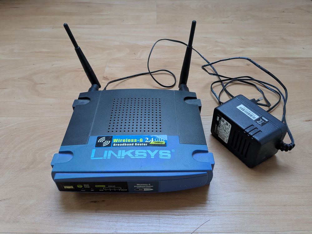 Old router, not used anymore next to the powerplug