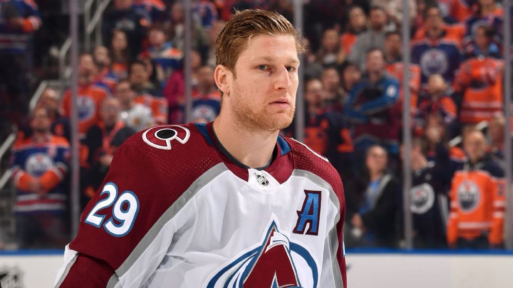 Photo of the hockey player of the Colorado Avalanche, Nathan Mackinnon 
