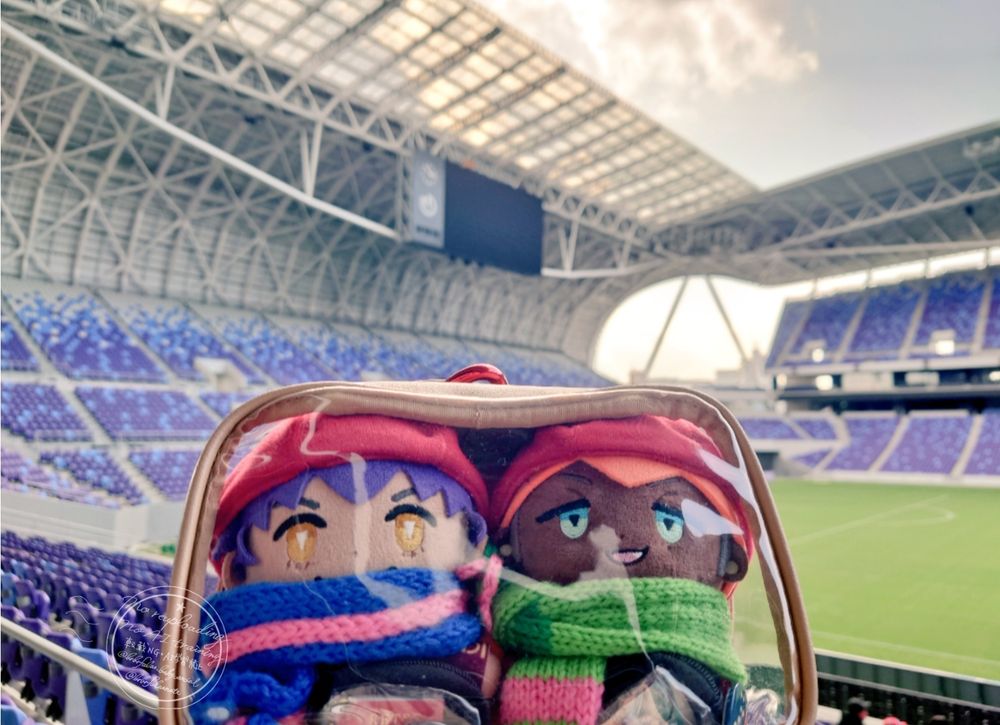 ⚽スタジアムの開放エリアでにっこりするノヘマたち