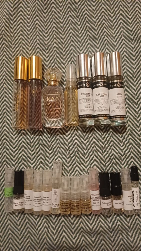 TRAVEL SIZE/MINIATURES (10-15ml)
Jean Paul Gaultier: Gaultier²
Jean Paul Gaultier: La Belle
Kayali: Musk 12
Paris Corner: Emir Voux Elegante (clone of Xerjoff: Naxos)
Perfume Parlour: Moonlight City 1370 (clone of Vancleer & Arpels: Midnight In Paris)
Perfume Parlour: Soft Speech 1735 (clone of Maison Margiela: Whispers In the Library)
Perfume Parlour: Story (clone of Amouage: Myths)

SAMPLES (1-2ml)
Diptyque: L'eau Papier
Etat Libre D'Orange: Like This
Gucci: Guilty Elixir Pour Homme
Guerlain: Habit Rouge Eau De Toilette
Guerlain: L'homme Ideal Parfum
Lataffa: Maahir Legacy (clone of Parfums De Marley: Sedley)
Marc Antoine Barrois: Ganymede
Maison Margiela: When The Rain Stops
Mancera: French Riviera
Penhaligon’s: The World According To Arthur
Prada: Luna Rossa Black
Rochas: Moustache
Xerjoff: Uden
Zurai: By Virtue Of Sunbeams