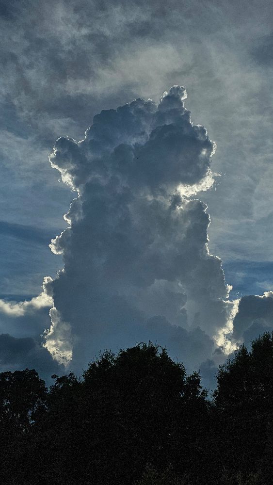 Picture of a tall cloud