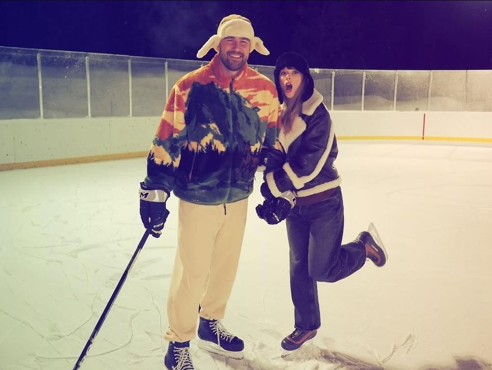Travis kelce and Taylor swift having fun on an ice skating rink