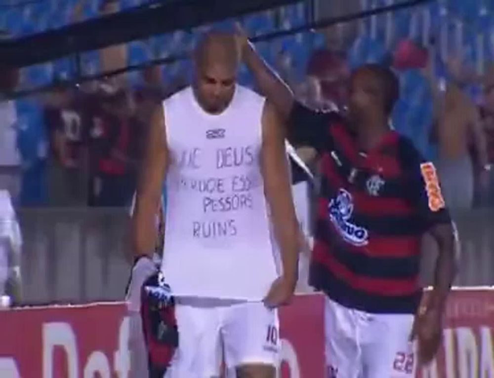 a soccer player wearing a white tank top that says " de deus " on it