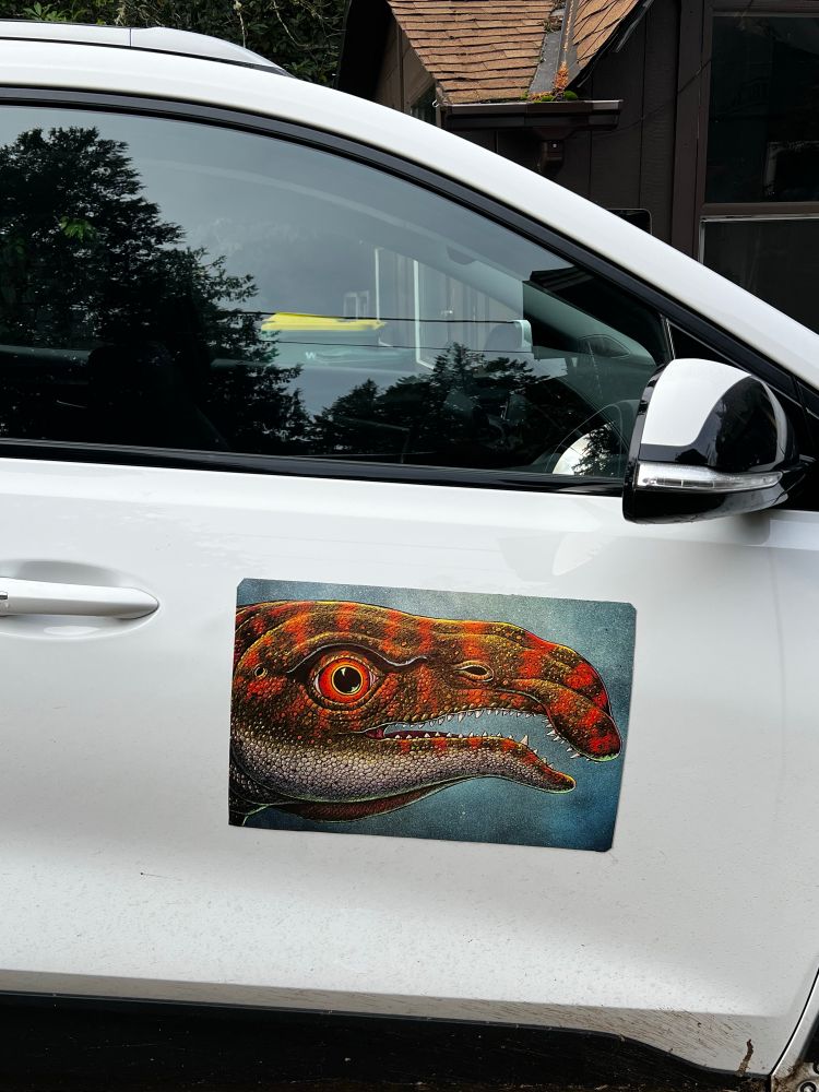 The same hooknosed reptile, this time drawn with red and brown stripes on the other side of the SUV