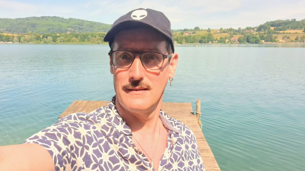 Autoportrait au bord du lac