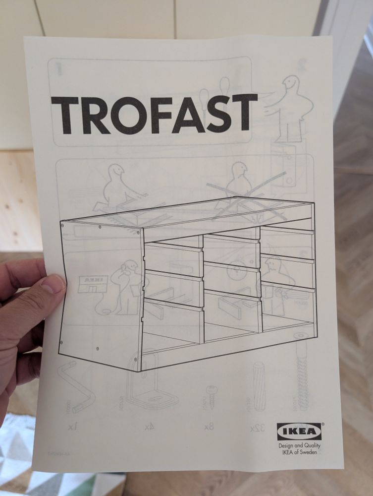 La notice de montage d'un meuble IKEA Trofast