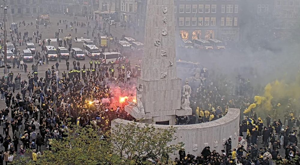 Makkabi supporters clash with police and local supporters in Amsterdam
