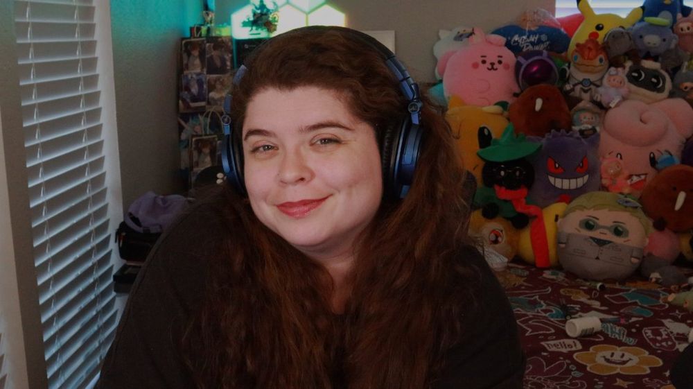 Kiwisnstars poses for a going live on twitch post. She's playing Peak on twitch with mshoboslayer and bucklinggoblin at https://twitch.tv/kiwisnstars