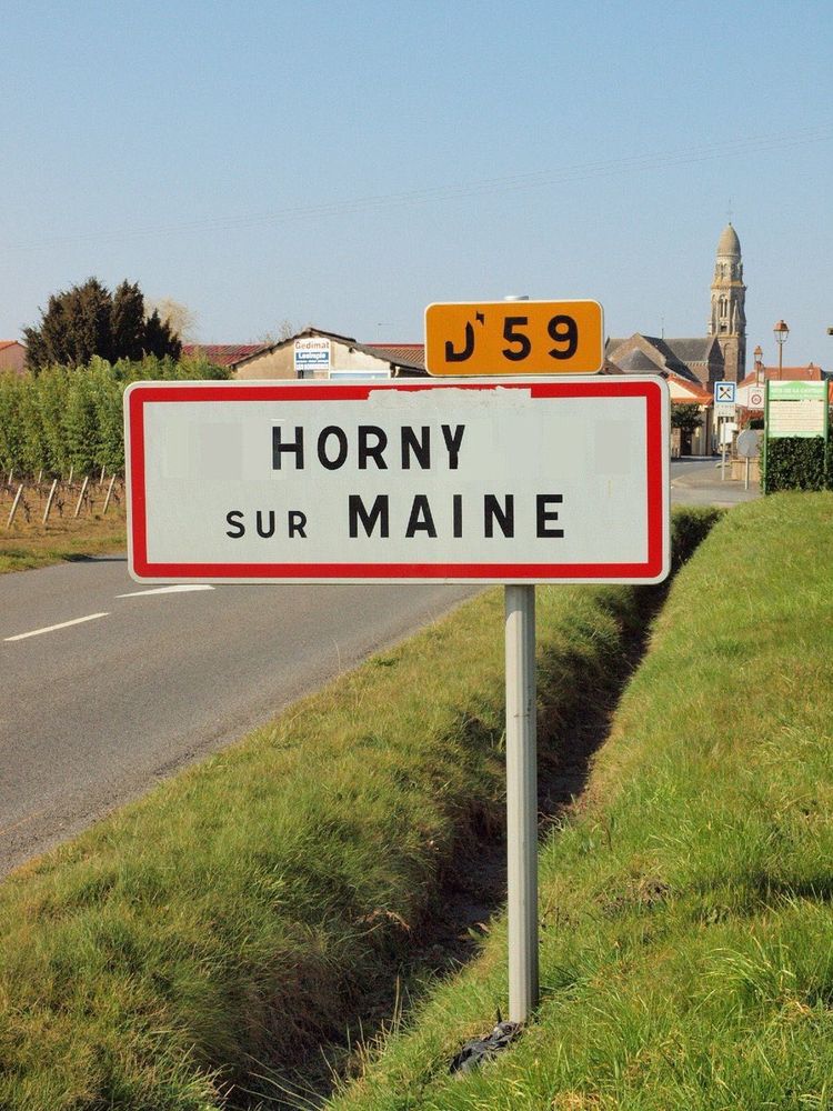A French signpost reading “Horny Sur Maine.”