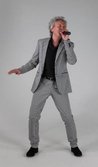 Paul’s  Tribute to Mr Gravel Voice himself incorporates everything you’d expect to see and hear at a genuine Rod Stewart concert.