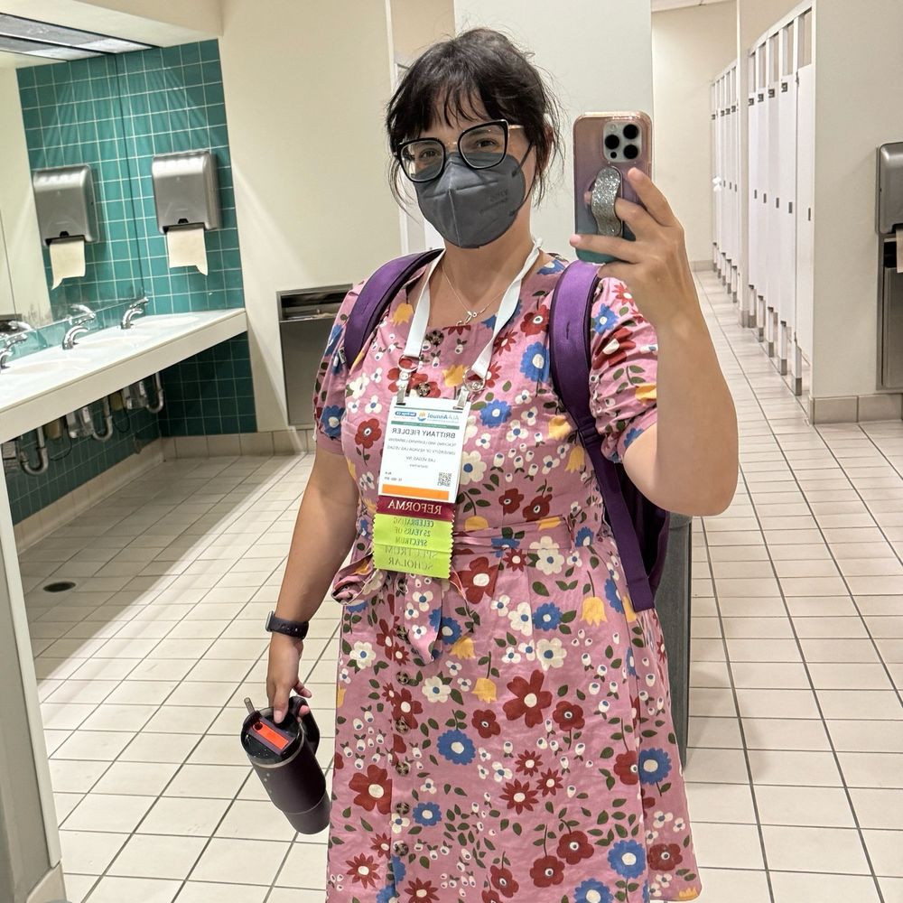 Latina librarian wearing a KN95 mask taking a bathroom pic