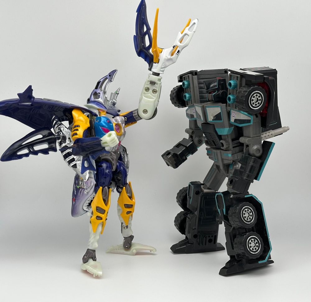 a photo of the aforementioned robot (scourge) arguing with sky-byte (a spiky blue, white and yellow robot)