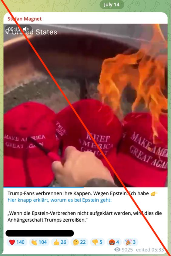 Screenshot eines Telegram-Posts vom 14. Juli, veröffentlicht vom Account Stefan Magnets. Im Video des Beitrags werden mehrere rote „Make America Great Again“-Kappen (Trump-Merchandise) in eine Feuerschale geworfen und verbrannt. Der Text unter dem Video behauptet, Trump-Fans würden ihre Kappen wegen der Epstein-Affäre verbrennen. Es wird ein Link zu weiteren Erklärungen angeboten. Darunter befinden sich Emojis, Reaktionen und die Anzeige, dass der Beitrag über 9000 Aufrufe hat.