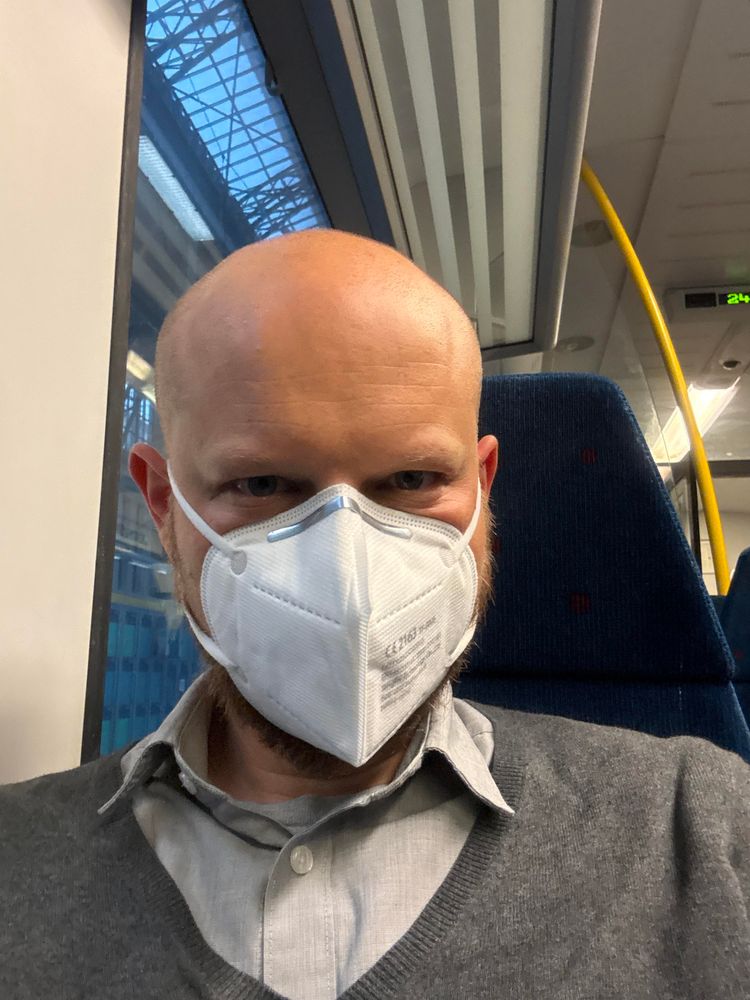 Selfie von mir in der Bahn mit FFP2-Maske