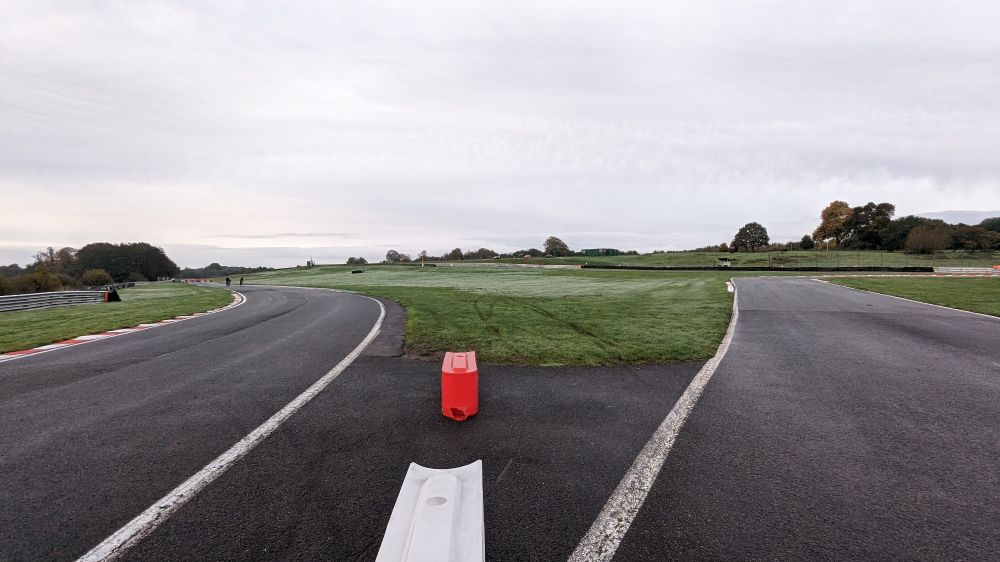 Motor racing circuit