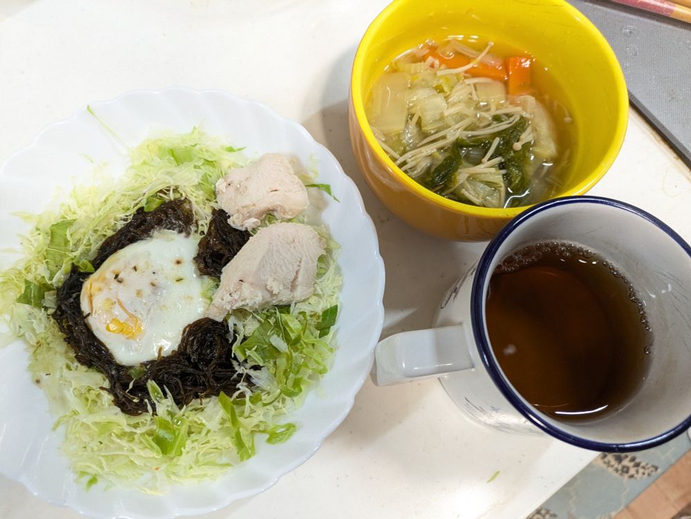 ・キャベツもずく巣ごもり卵
・自家製サラダチキン
・野菜のコンソメカレースープ