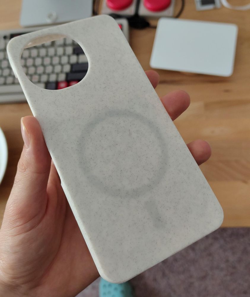 A picture of the back of a 3D printed case with a magsafe magnet ring stuck to it