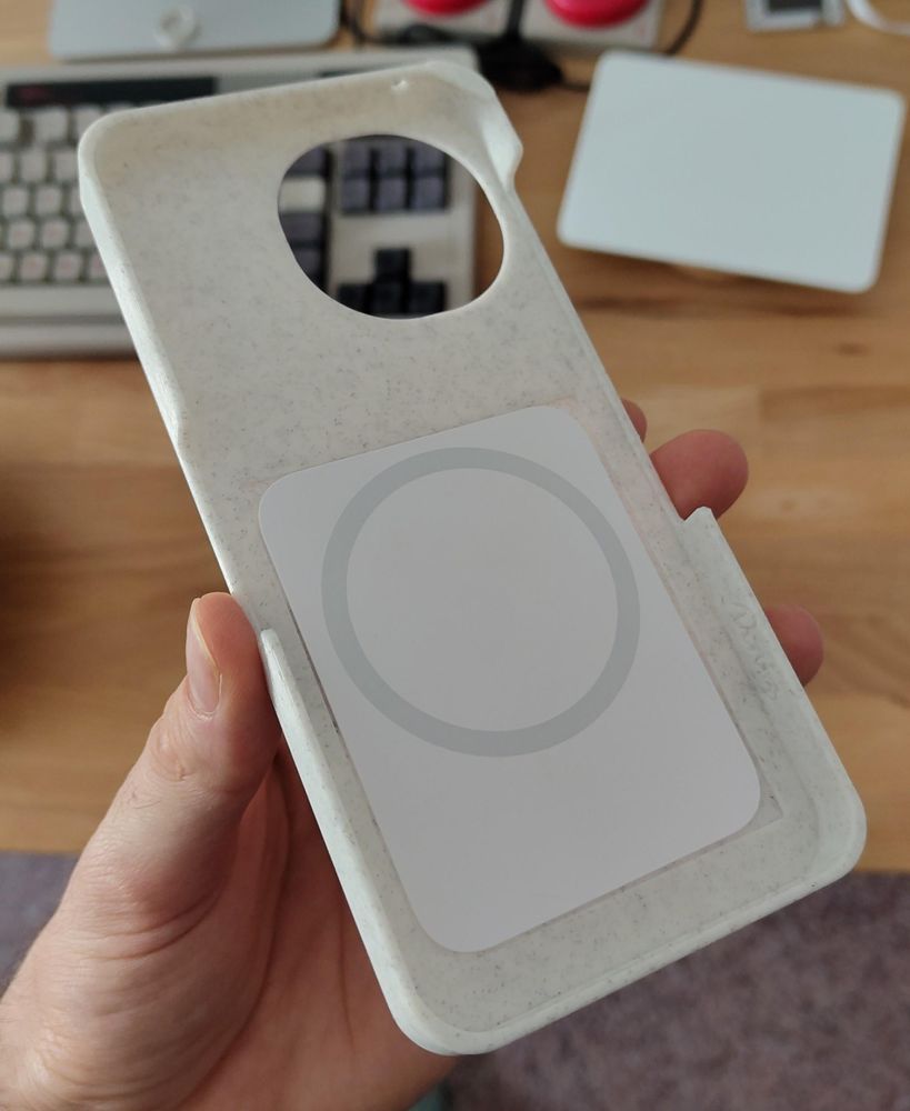 A picture of the front of a 3D printed case with a magsafe magnet ring stuck to it