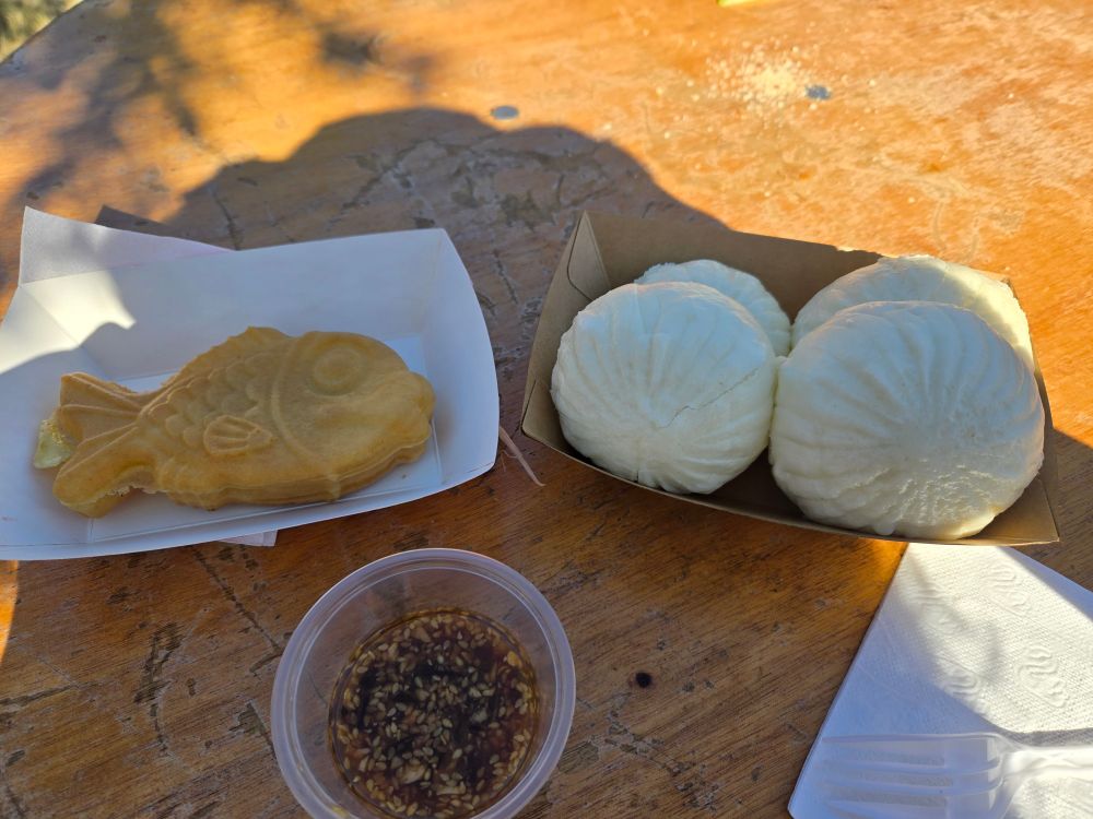Red bean paste fish & vegan bao