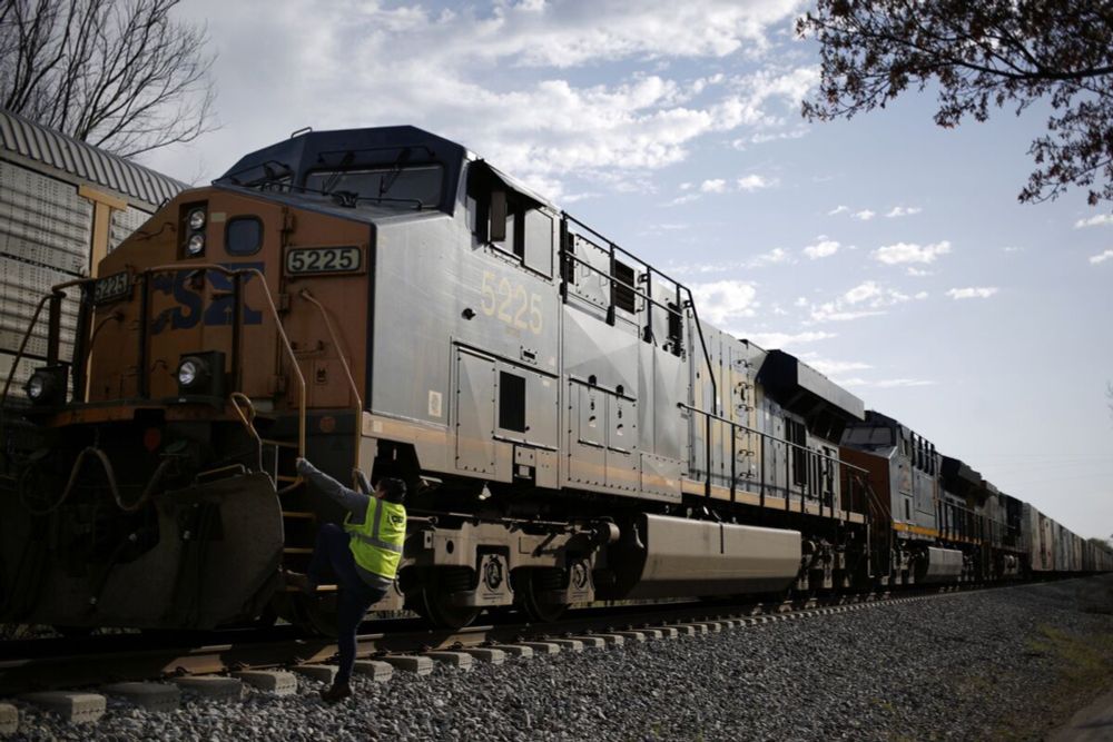 Biden Administration Presses Big Railroads to Offer More Paid Sick Days