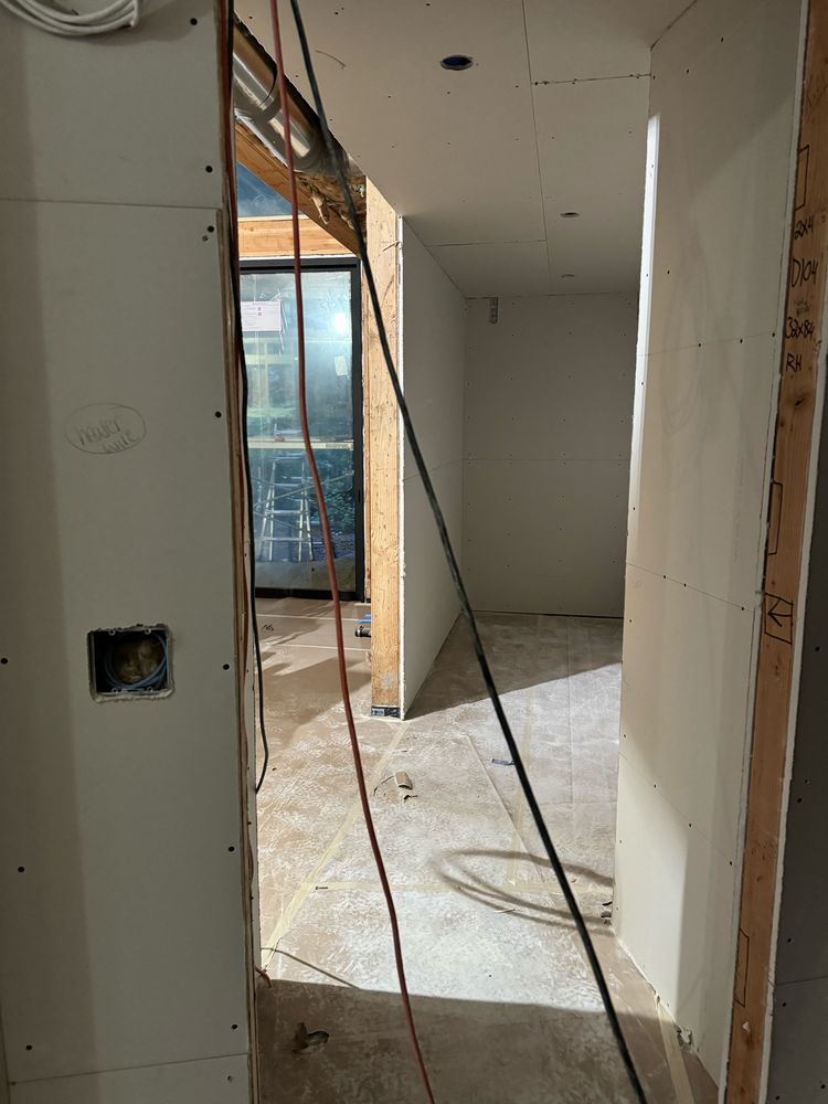 Check it out! It's the space that will get to be a pantry some day.  Today?  It's suuuuuper boring!