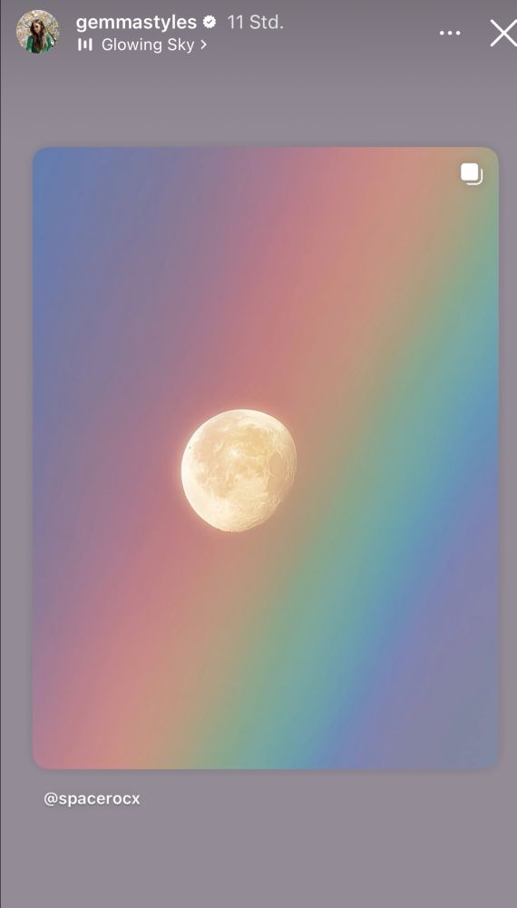 Insta Story from Gemma styles showing a moon in rainbow
Lighting 