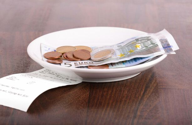 Public Expenditure Minister Jack Chambers confirmed in a Dáil statement that there are no plans to alter the tax treatment of tips.