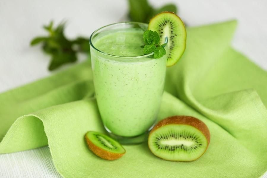 Batido de kiwi y plátano con matcha.