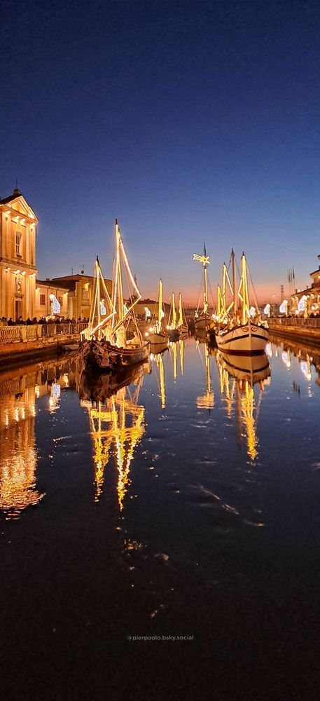 Il presepe allestito sulle imbarcazioni storiche del museo della marineria di Cesenatico.