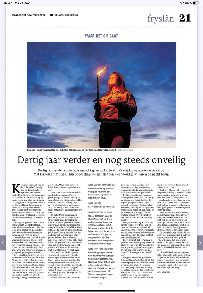 Artikel uit de Leeuwarder courant waarin Ellen en Kyra vertellen over de campagne. Kyra staat krachtig op de foto met een fakkel in haar hand en een dolle mina trui aan 