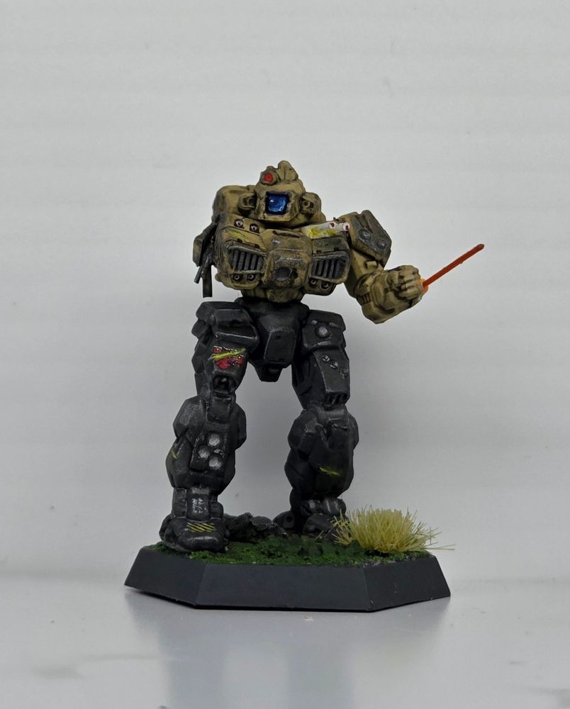 Coming in with two separate entries, we really liked Ginoxy's armless Shadow Hawk IIC! This 'Mech is dedicated to those wounded veterans that this day honors. - https://www.instagram.com/p/DM2DgHTN9Zx/