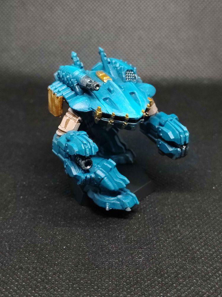 Klint tried a new technique to them with glazing this Gothic King Crab! It is interesting to see Gothic 'Mechs in brighter colors like this blue! Even in the grimmest BattleTech setting, not everything has to be dark and dreary!