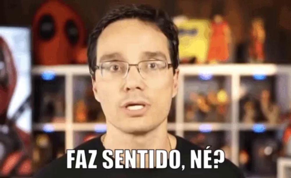 a man with glasses says faz sentido ne