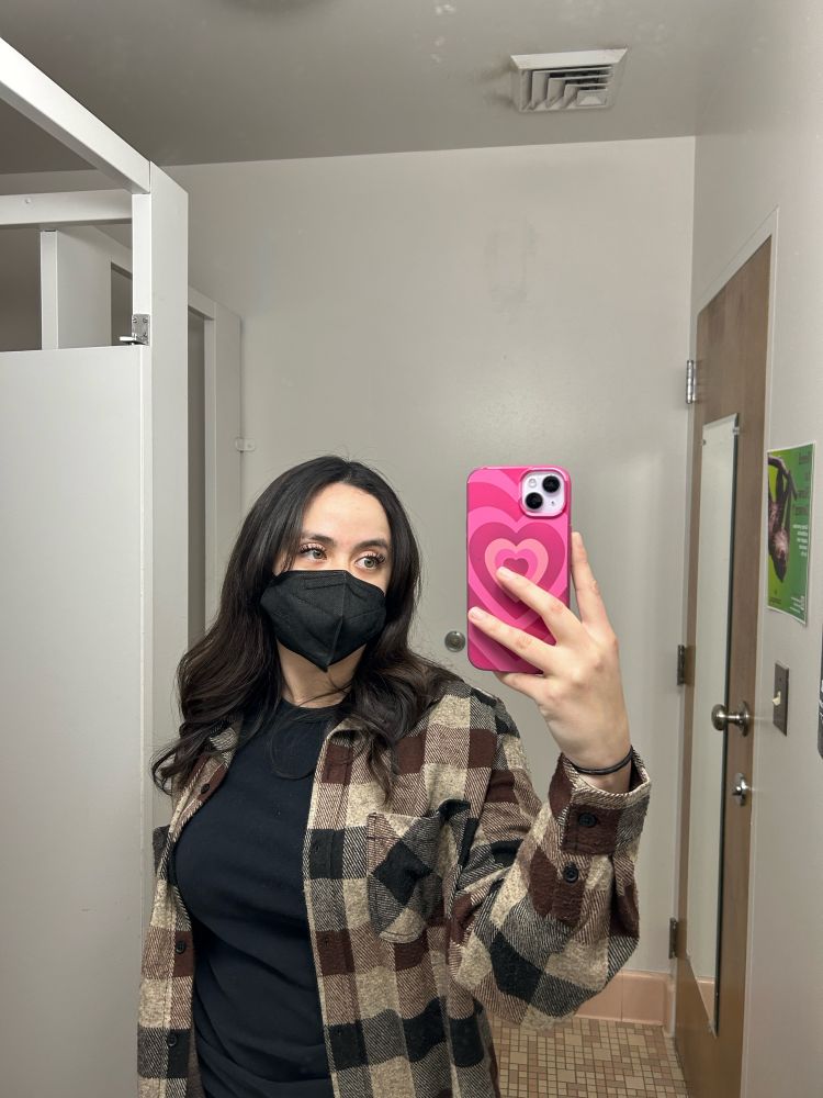 a mirror selfie of user 