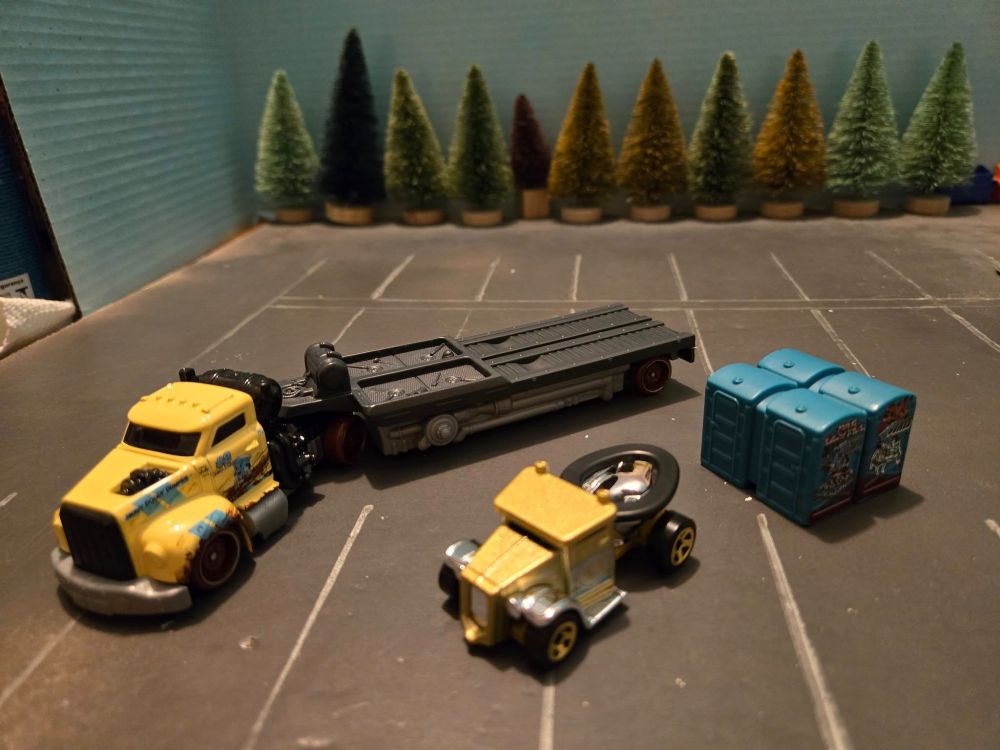 You can also remove the porta potties off of the Flatbed besides the Car making it into a full flatbed trailer. 