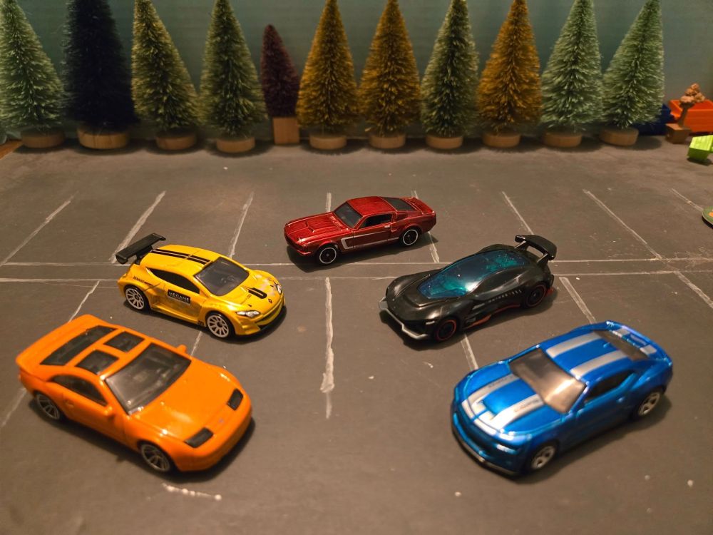 HW Nightburnerz 5 Pack.
1. Red 1967 Shelby Mustang GT500.
2. Orange Nissan 300ZX.
3. Yellow Megane Trophy.
4. Blue 2018 Copo Camaro SS.
5. Black Gazella. 