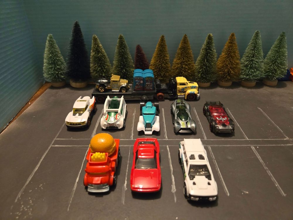 1. Red Hako Type D.
2. White Track Dwagon.
3. Red Buns Of Steel.
4. Gray Nerve Hammer.
5. Gray Futurismo.
6. Teal & White Mid Mill.
7. White Terra-TrackTYL.
8. White Kick Kart.