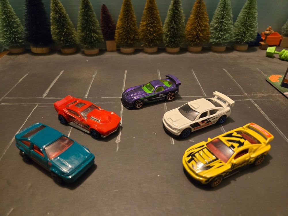 HW Drift 5 Pack.
1. Purple Viper SRT10 ACR.
2. Green Toyota AE-86 Corolla.
3. Red Drift Rod.
4. White Dodge Charger Drift.
5. Yellow Custom 2012 Ford Mustang.