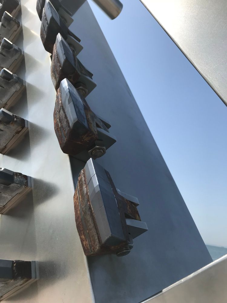 海ほたるにある、東京湾アクアラインの工事に使われたシールドマシン（模型）のモニュメントアップ