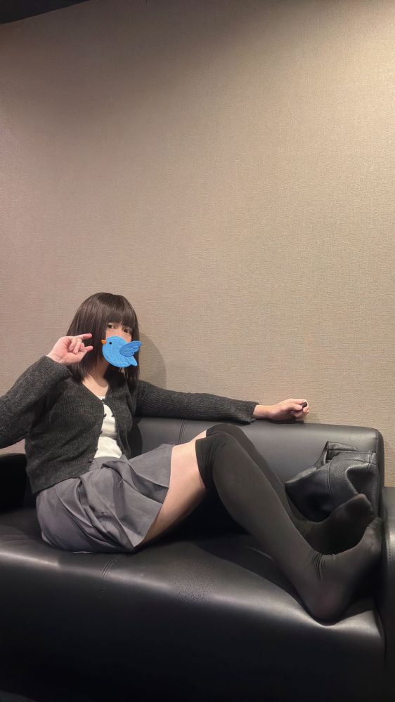 ニーハイ　ミニスカート