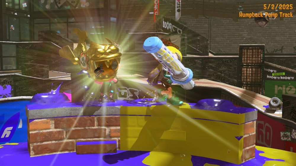 Pineapple and Meggy have hidden in their ink as Abyss turns to face left while Maito glows. This can't be good.