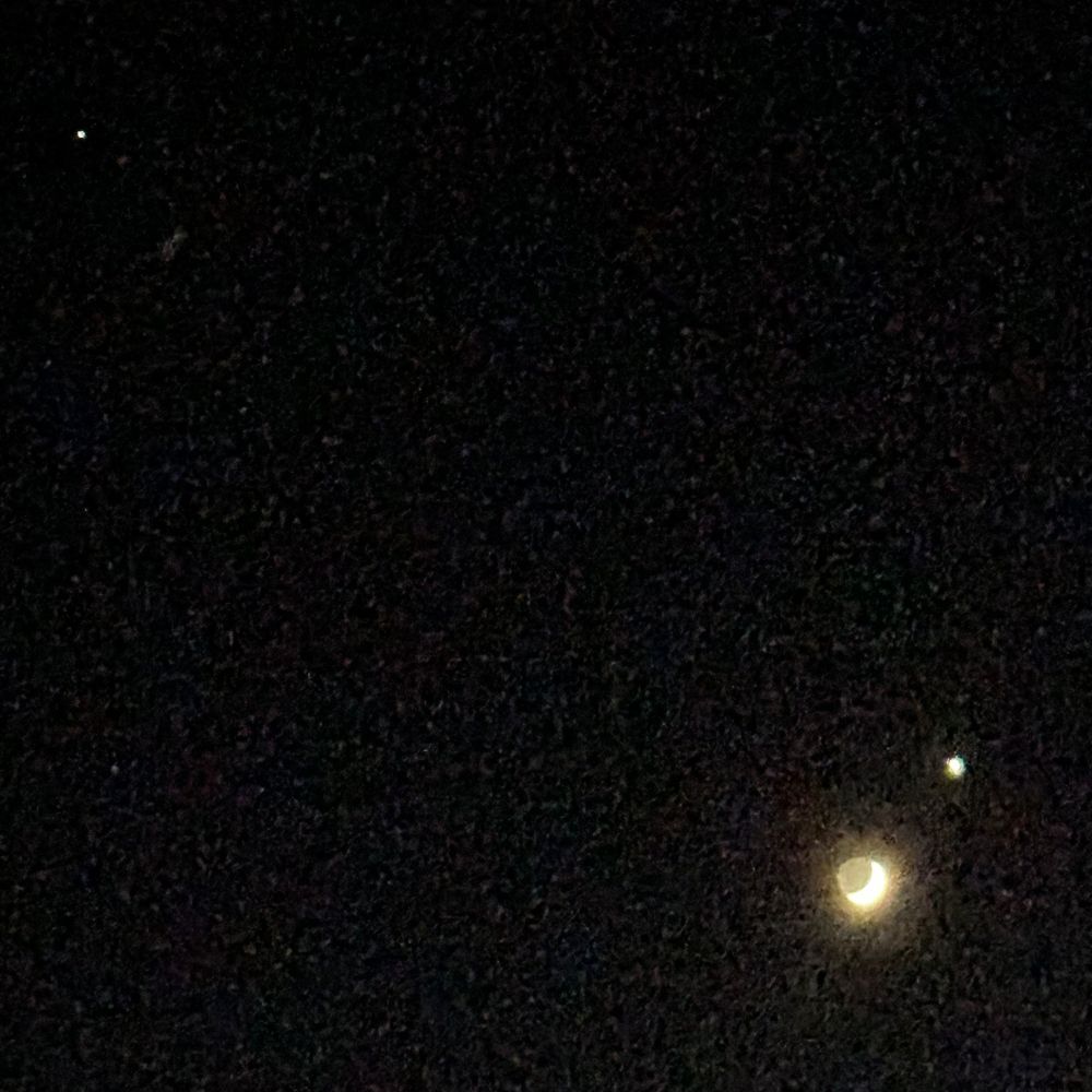 Venus above the Moon and Saturn 