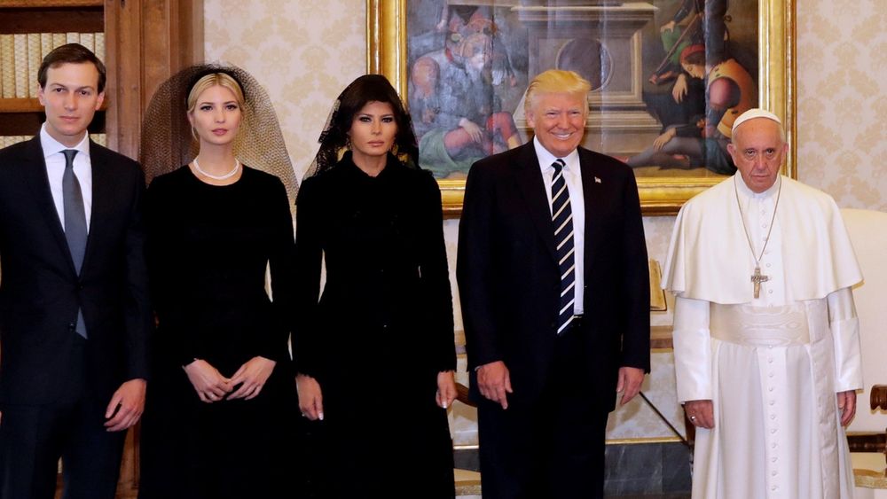 Photo of Pope Francis with Trump and the Trump family.