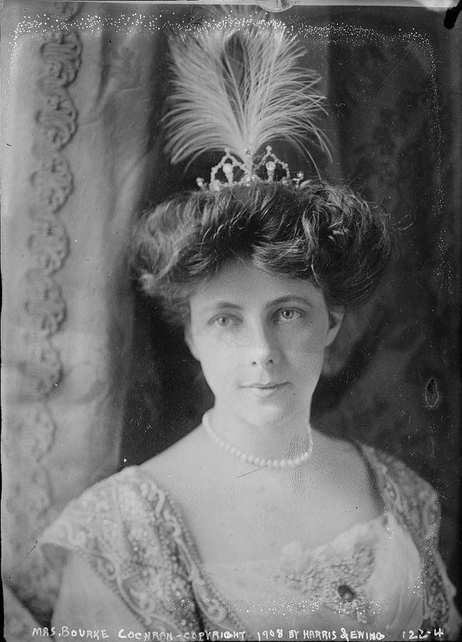 A photograph of Annie Ide as a young woman
