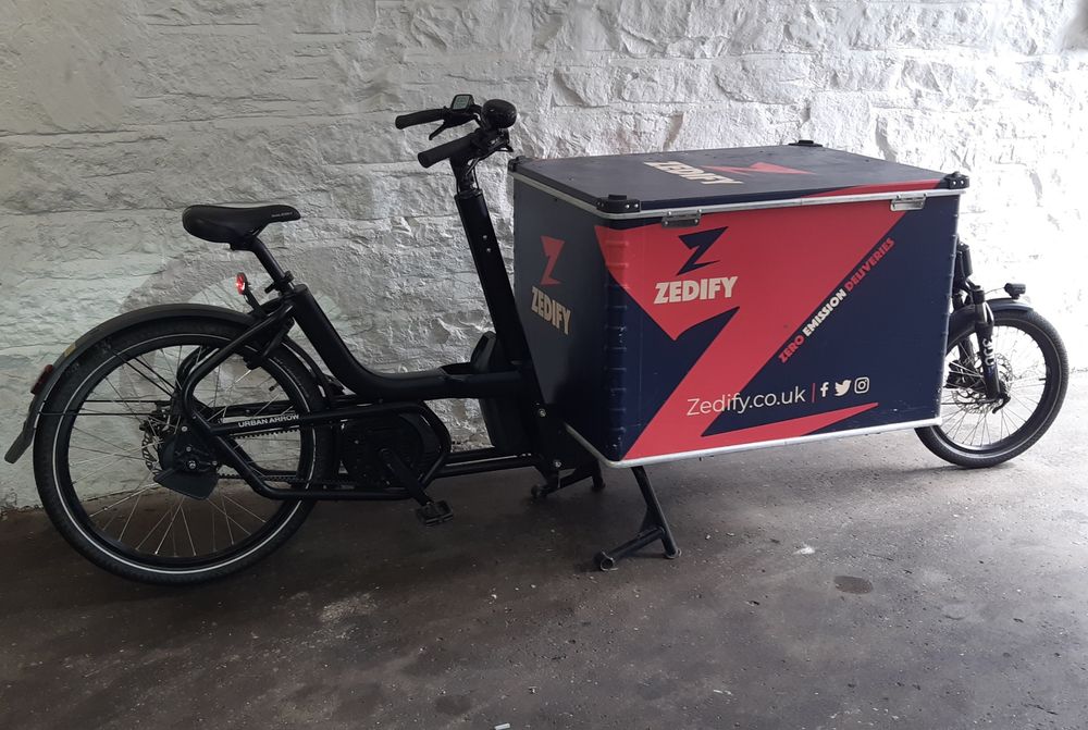 Urban Arrow Flatbed XL with metal box.