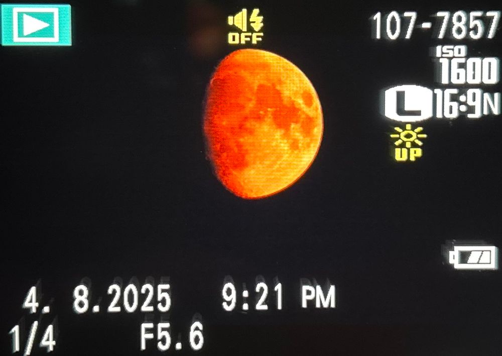 Last night’s moon from Bridgetown, Nova Scotia. Left: Pic of the display screen on #FujiFilm FinePix S1 (which was fully zoomed in)