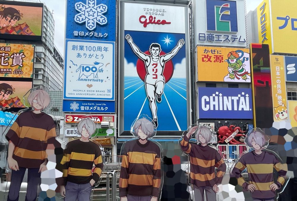 大阪道頓堀のグリコの看板を背景に、げたきちたちのアクスタを並べて撮った写真