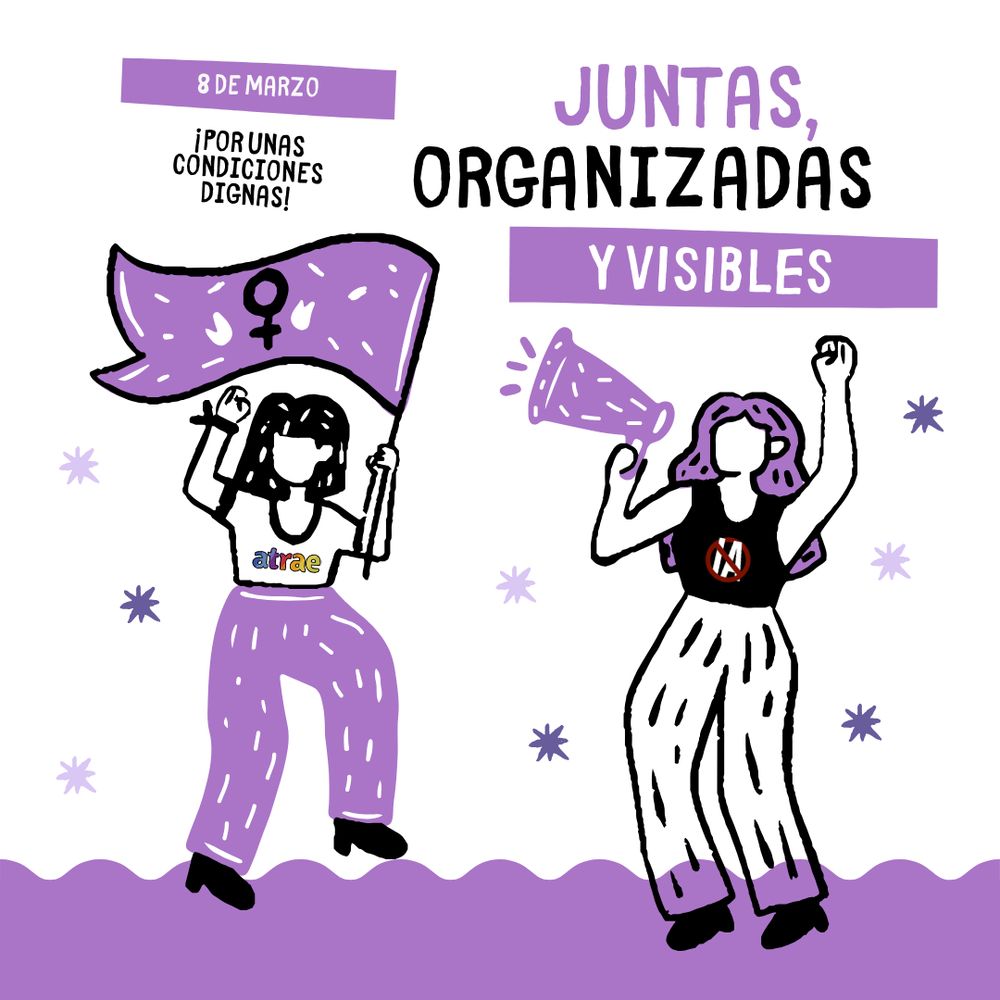 Una ilustración de dos mujeres en líneas minimalistas y tonos negros y morados sobre un fondo blanco, con una pequeña franja ondulada también morada en la parte inferior. Una ondea una bandera y lleva una camiseta de ATRAE, y la otra un megáfono y una camiseta con las siglas "IA" tachadas. En la parte superior, hay dos textos: "8 de marzo. ¡Por unas condiciones dignas!" y el título "Juntas, organizadas y visibles".